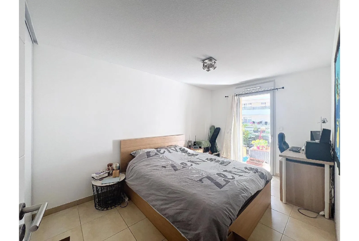 Charmant appartement T2 avec terrasse et double garage à Gardanne 