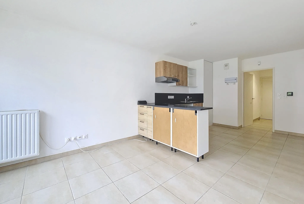 Charmant appartement T2 avec terrasse et double garage à Gardanne 