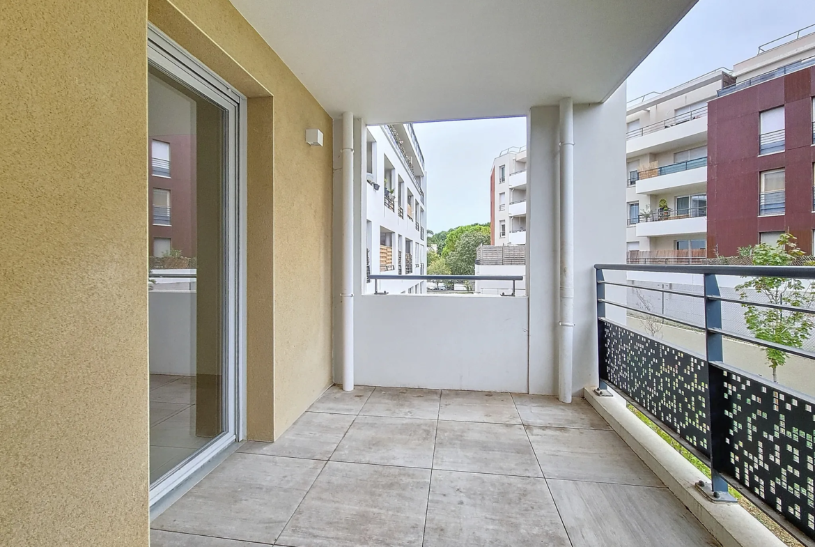 Charmant appartement T2 avec terrasse et double garage à Gardanne 