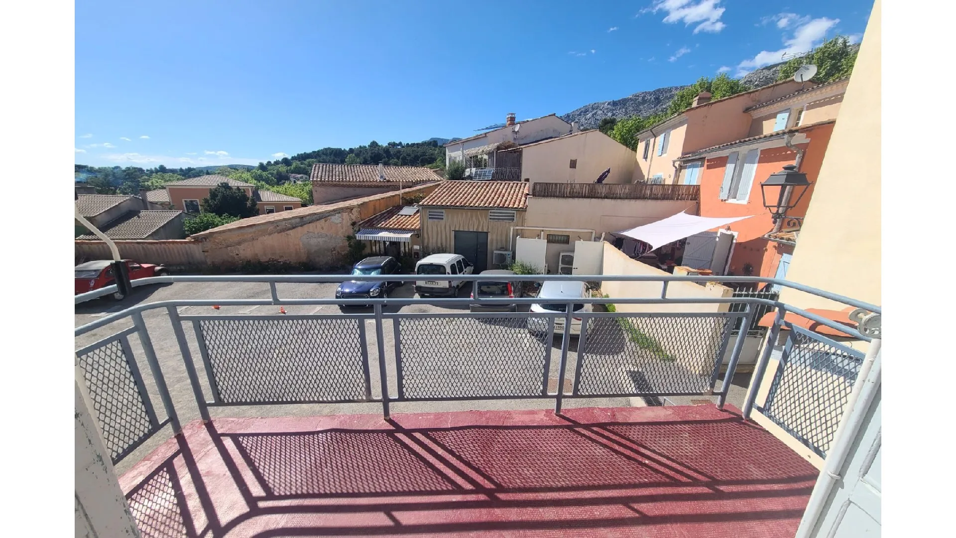 Maison de village à Puyloubier avec balcon et garage 