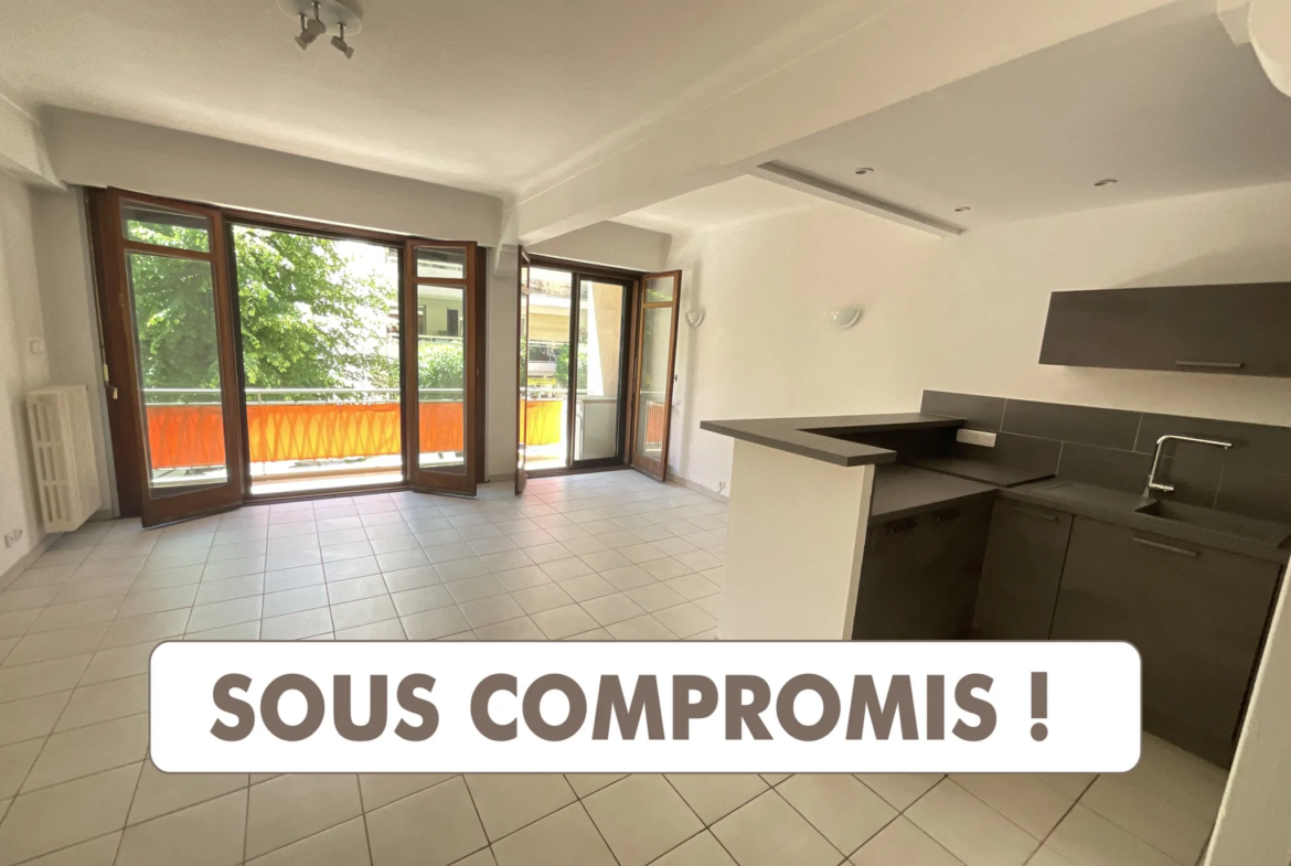 Spacieux appartement 2 pièces avec balcon et parking à Vence 