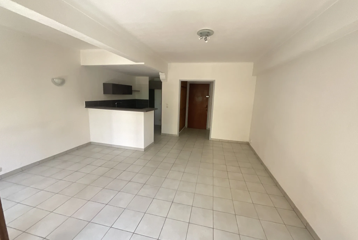 Spacieux appartement 2 pièces avec balcon et parking à Vence 