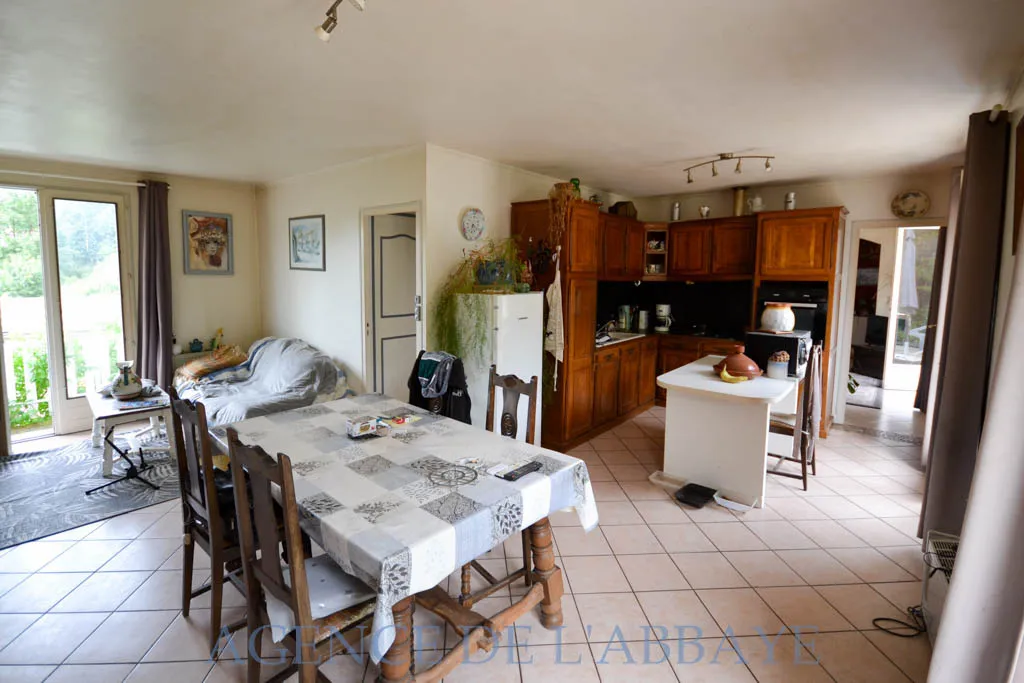 Maison à Saint-Sauvant de 115 m² avec 4 chambres et jardin de 3300 m² 