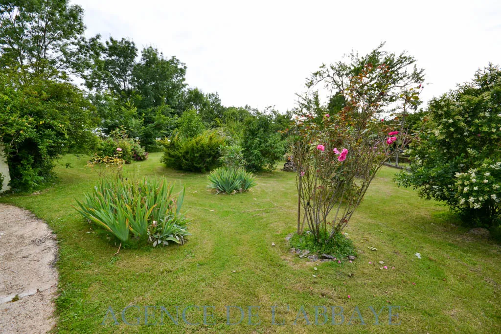 Maison à Saint-Sauvant de 115 m² avec 4 chambres et jardin de 3300 m² 