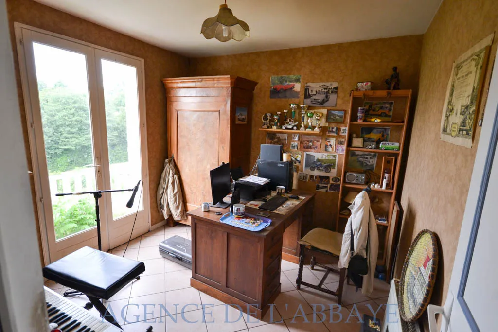 Maison à Saint-Sauvant de 115 m² avec 4 chambres et jardin de 3300 m² 