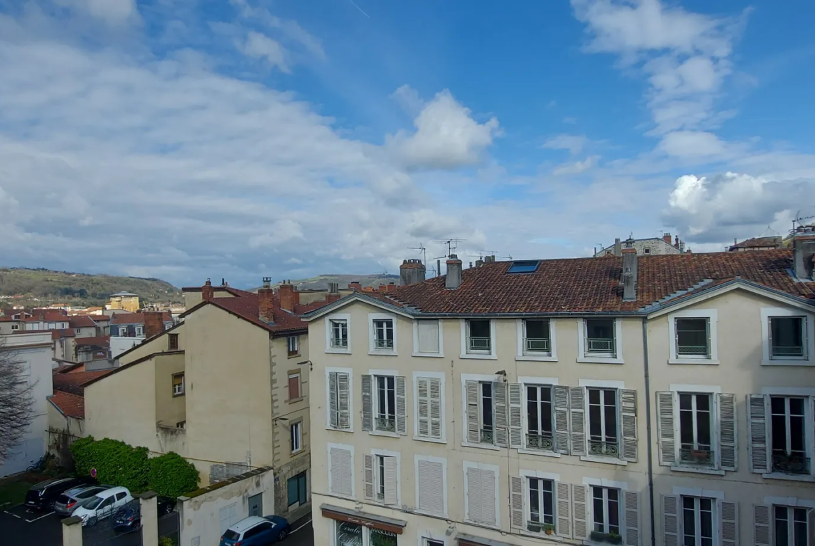 À vendre : Appartement en duplex au centre-ville de Vienne 