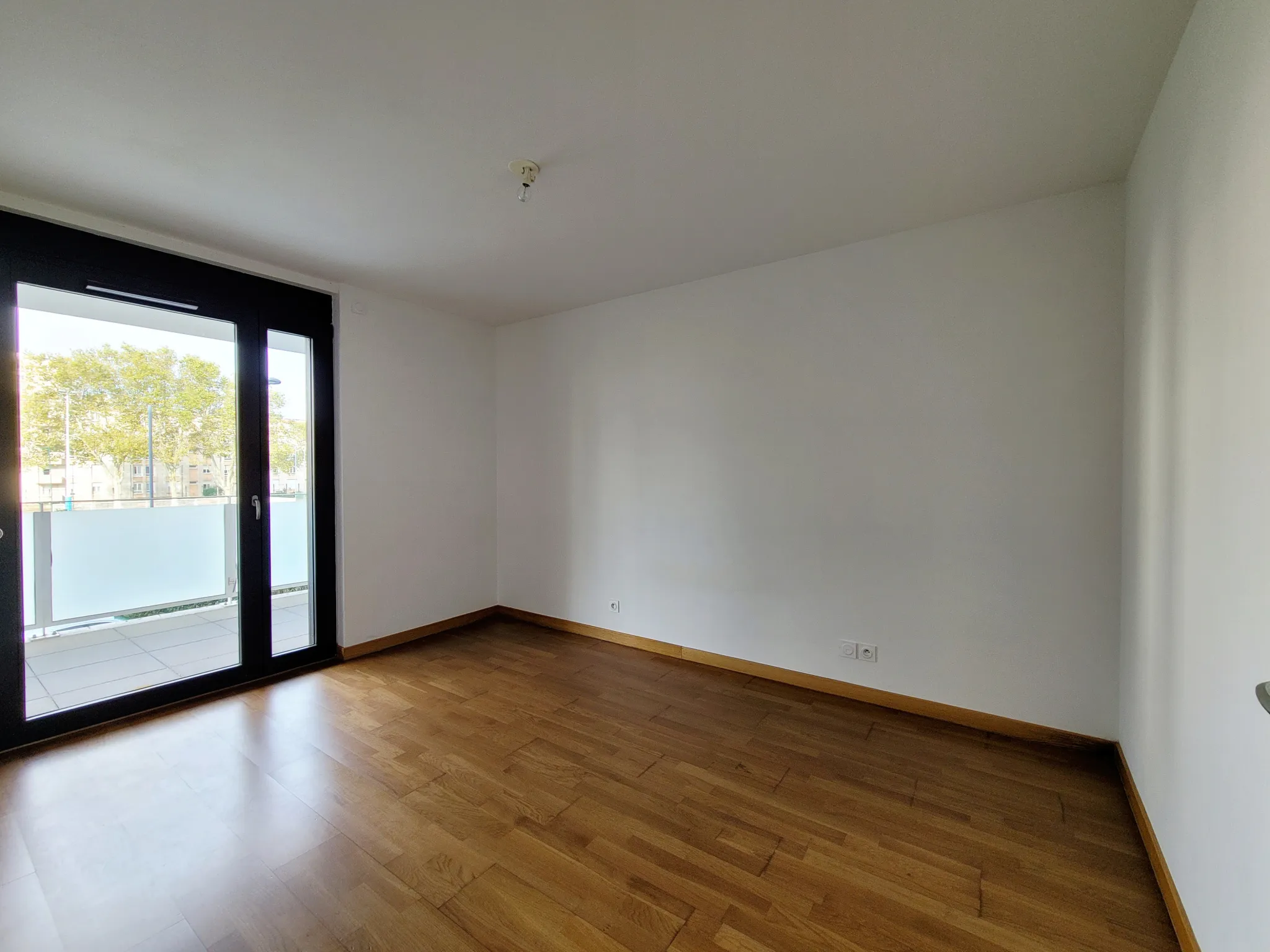 APPARTEMENT 44M² - 1 CHAMBRE - TERRASSE - GARAGE À LYON 