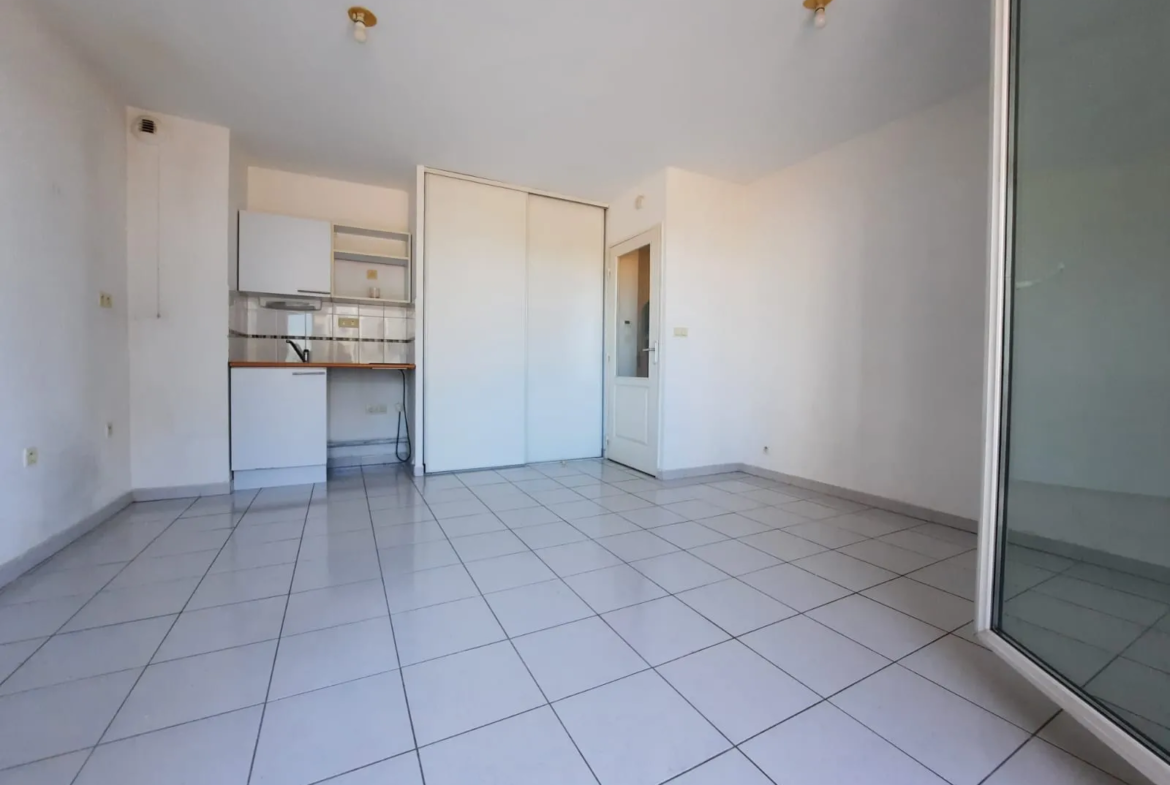 Appartement P2 lumineux à vendre à Nîmes avec balcon et parking 