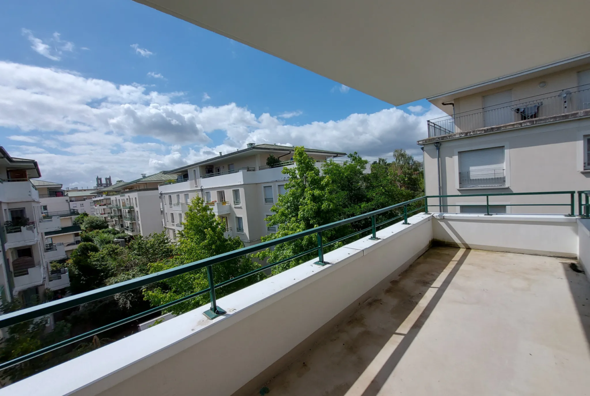 Appartement à vendre à Mantes-la-Jolie - T3 avec Balcons et Parkings 