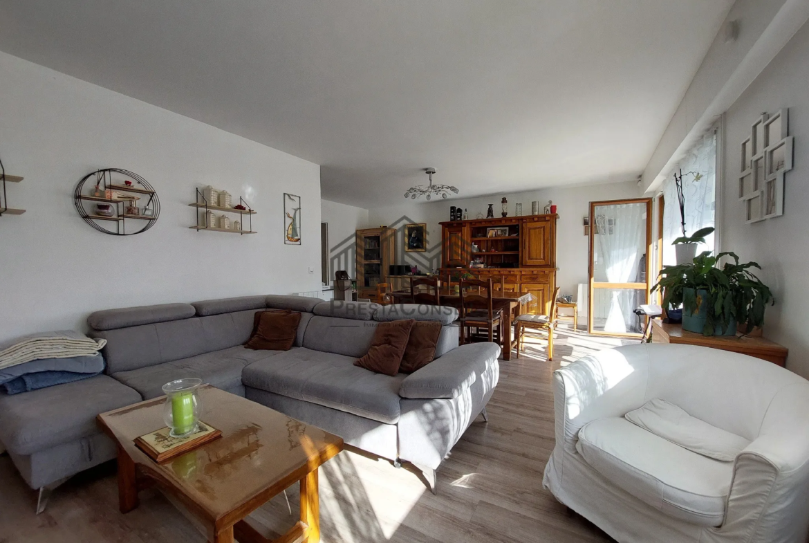 Appartement spacieux à vendre dans le centre-ville de Louviers 