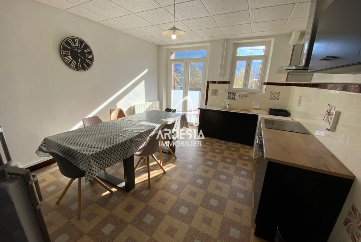 Appartement spatieux T5 à vendre à St Avre 