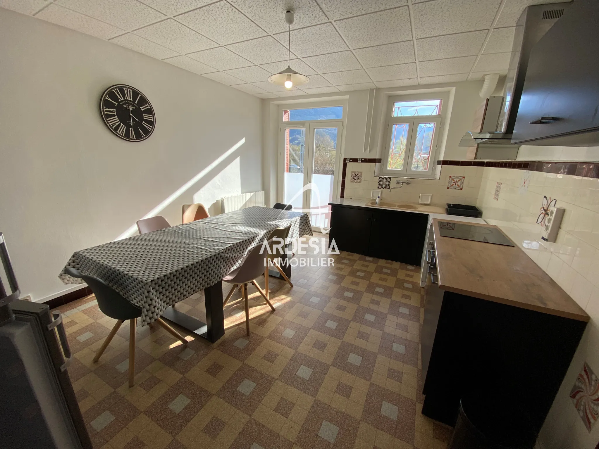 Appartement spatieux T5 à vendre à St Avre 