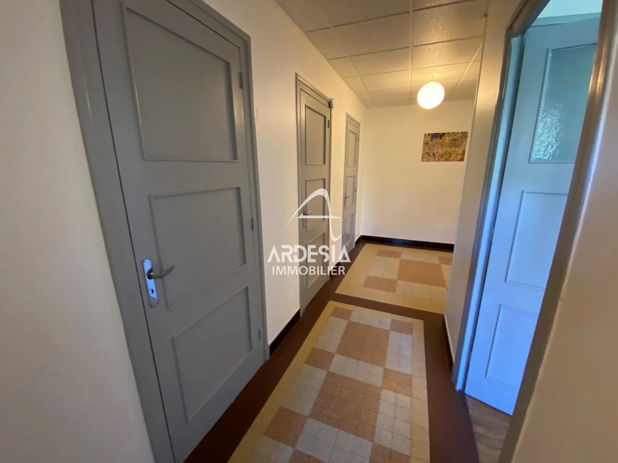 Appartement spacieux de type 5 à vendre à St Avre 