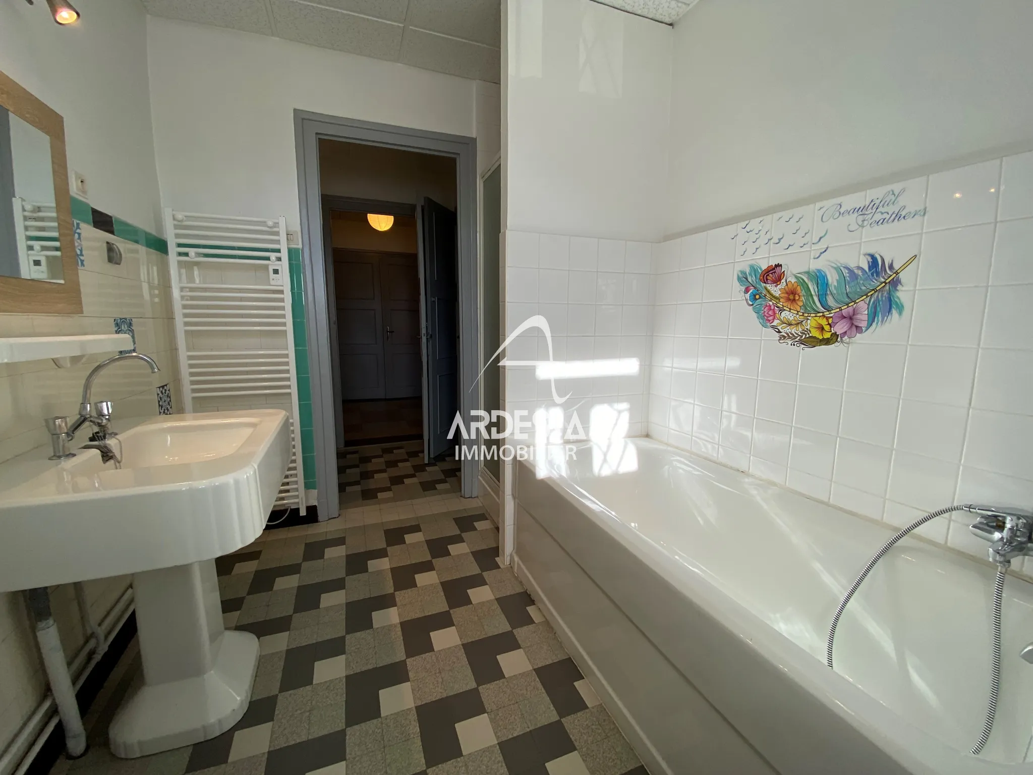 Appartement spacieux de type 5 à vendre à St Avre 