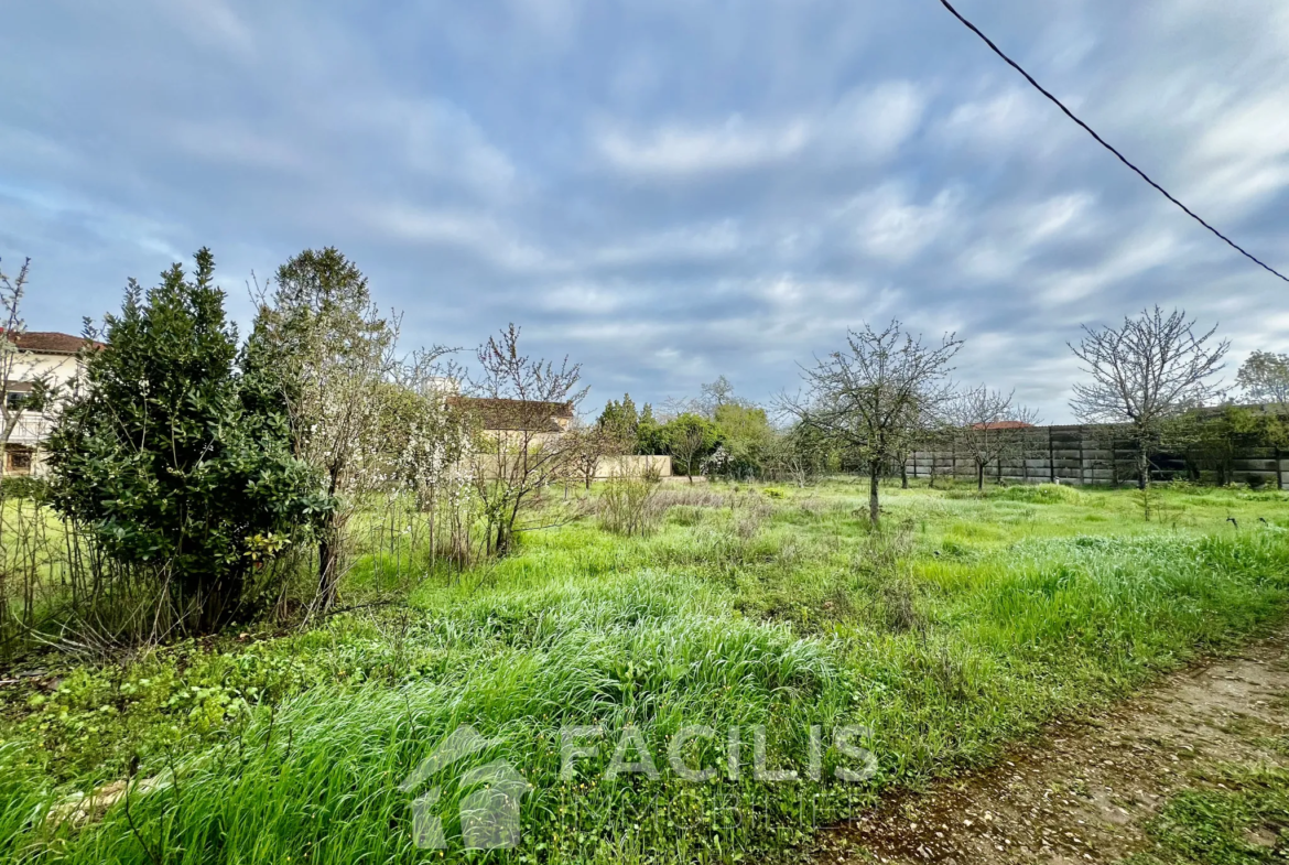 Terrain à bâtir viabilisé de 1 082 m² à Poitiers 