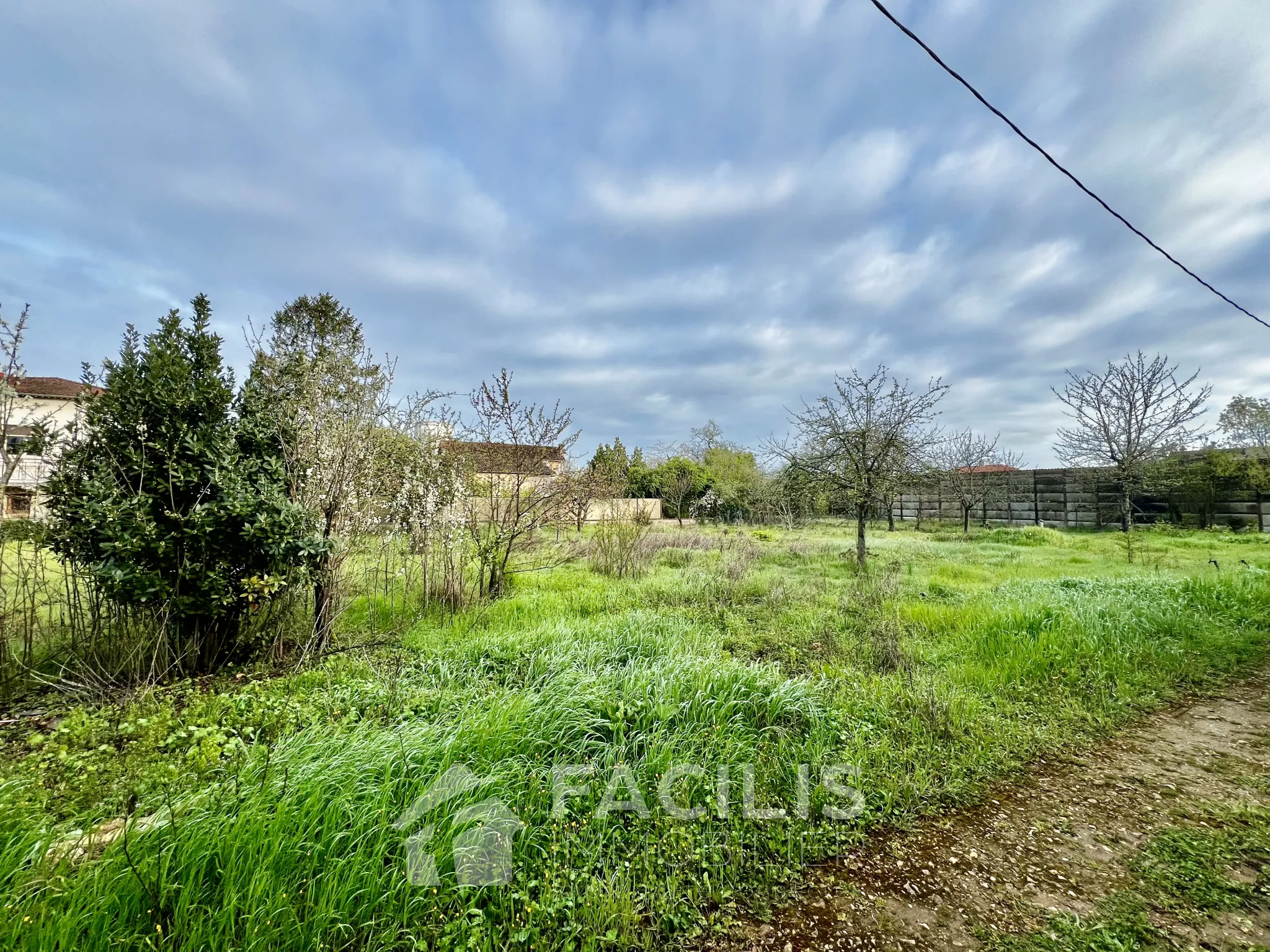 Terrain à bâtir viabilisé de 1 082 m² à Poitiers 