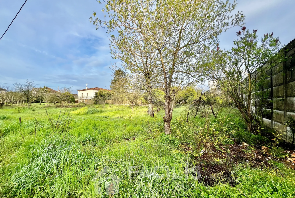 Terrain à bâtir viabilisé de 1 082 m² à Poitiers 