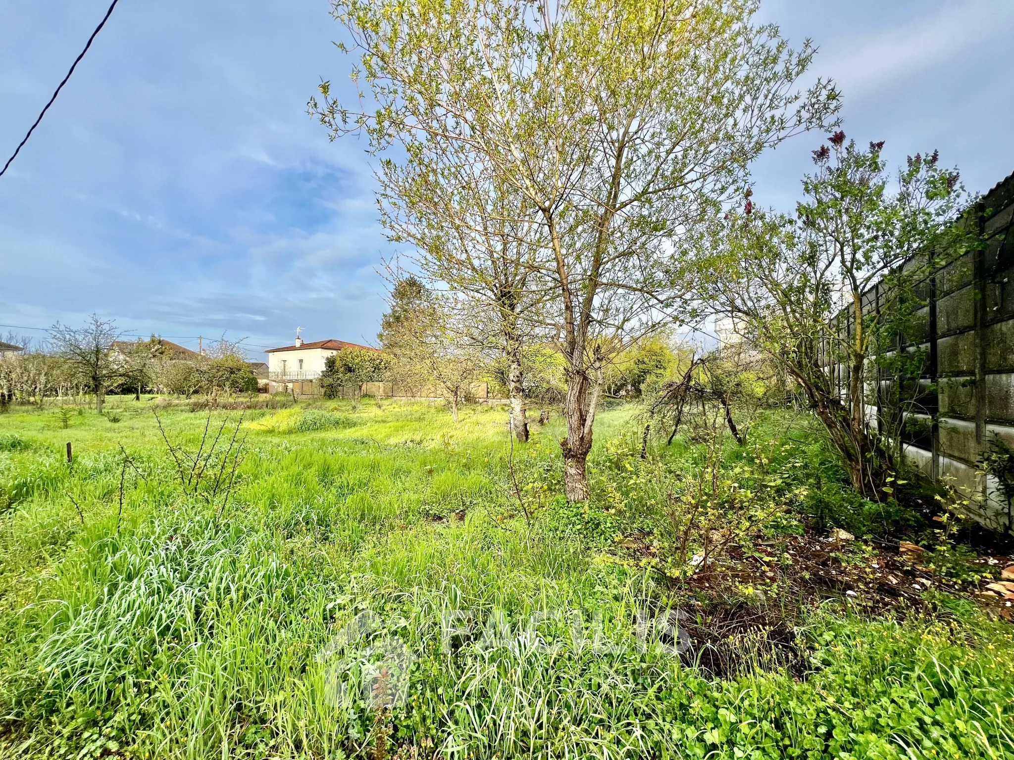 Terrain à bâtir viabilisé de 1 082 m² à Poitiers 