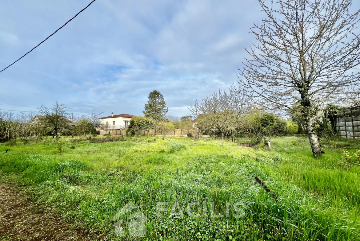 Terrain à bâtir viabilisé de 1 082 m² à Poitiers 