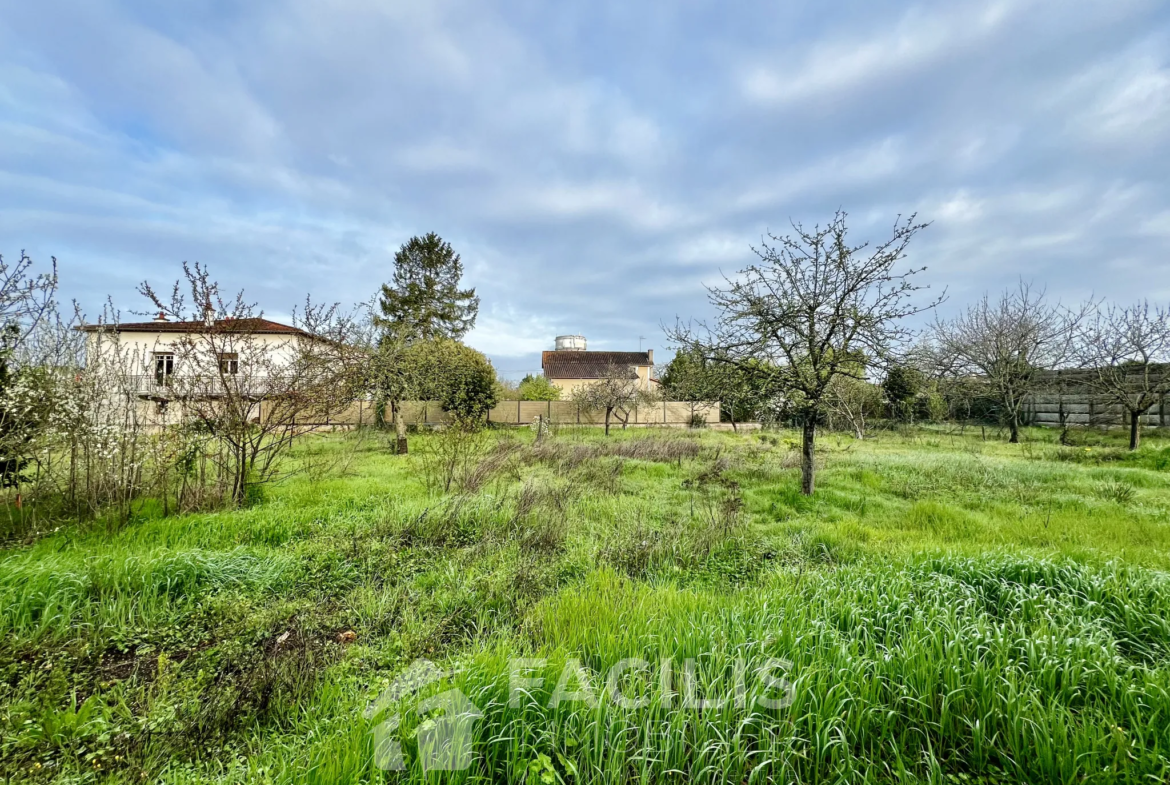 Terrain à bâtir viabilisé de 1 082 m² à Poitiers 