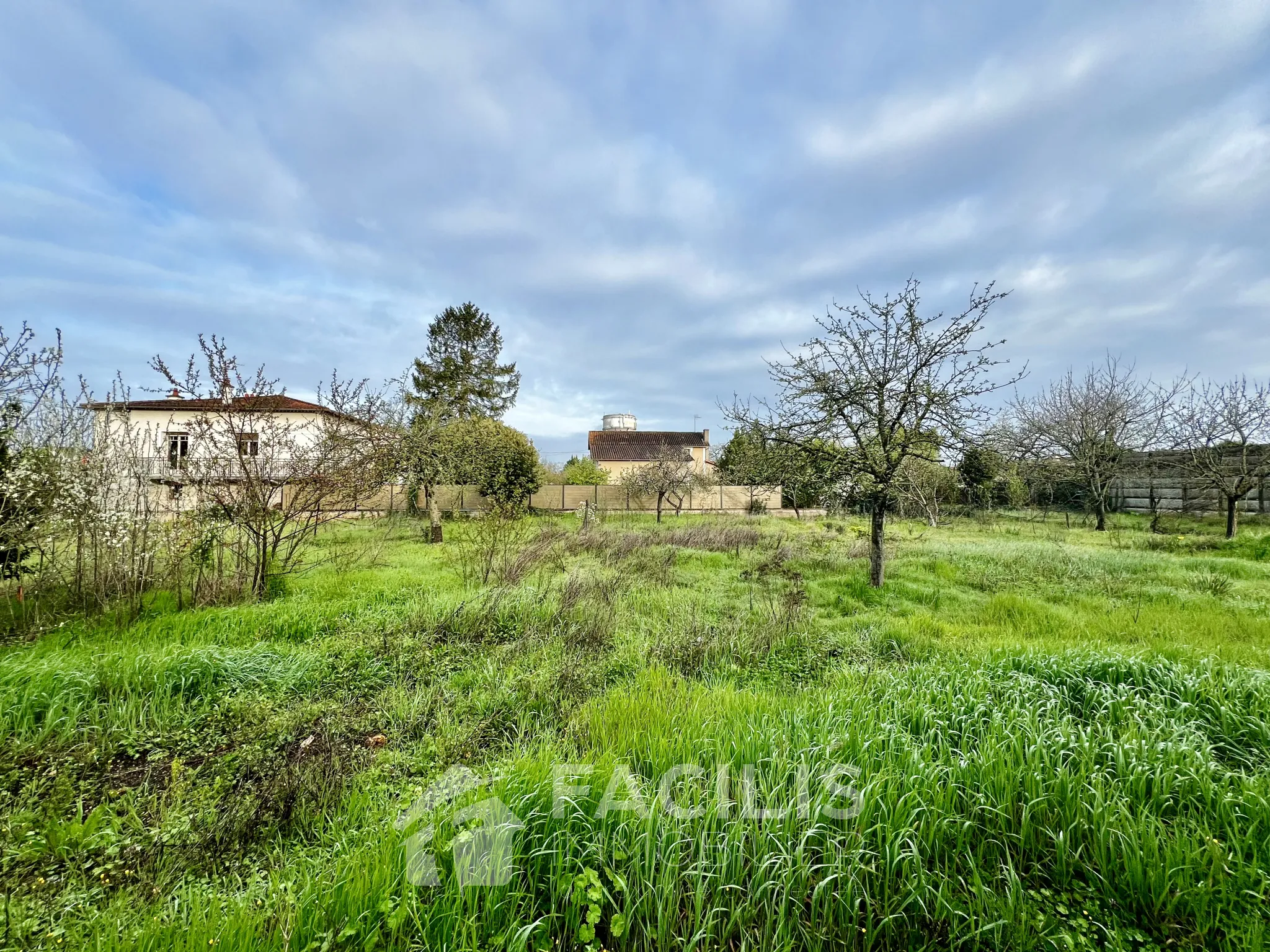 Terrain à bâtir viabilisé de 1 082 m² à Poitiers 