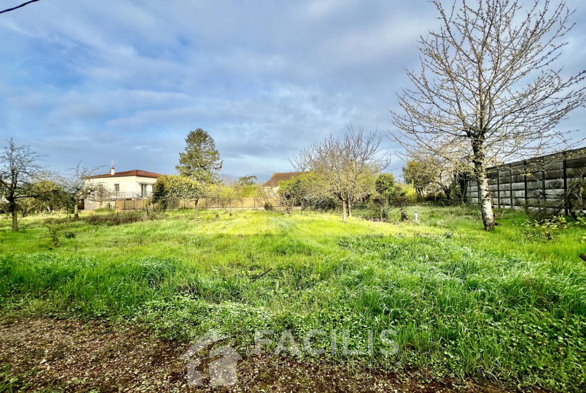 Terrain à bâtir viabilisé de 1 082 m² à Poitiers 