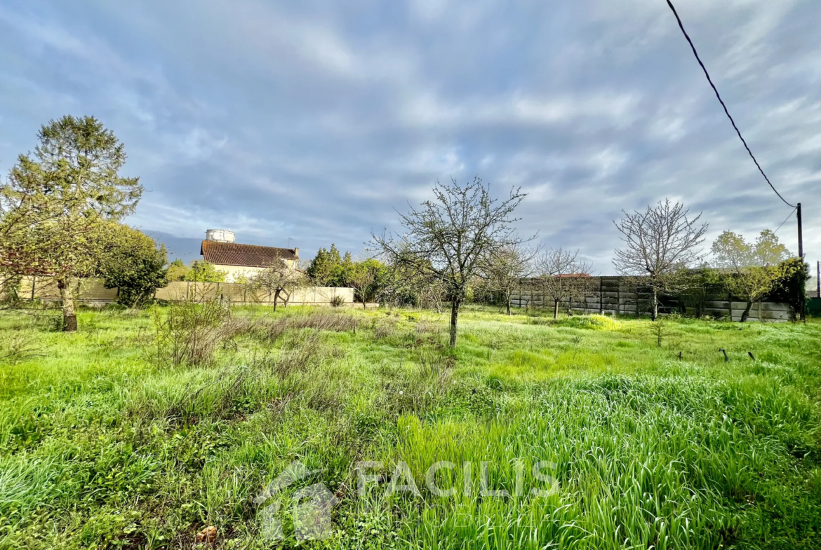 Terrain à bâtir viabilisé de 1 082 m² à Poitiers 