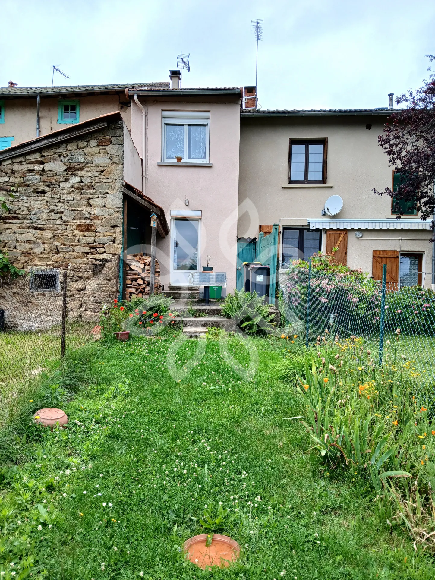 Charmante maison de bourg avec terrain à Champagnac-le-Vieux 