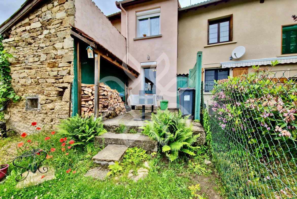 Charmante maison de bourg avec terrain à Champagnac-le-Vieux 