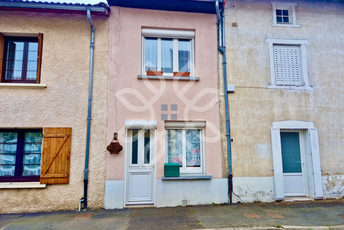 Charmante maison de bourg avec terrain à Champagnac-le-Vieux 