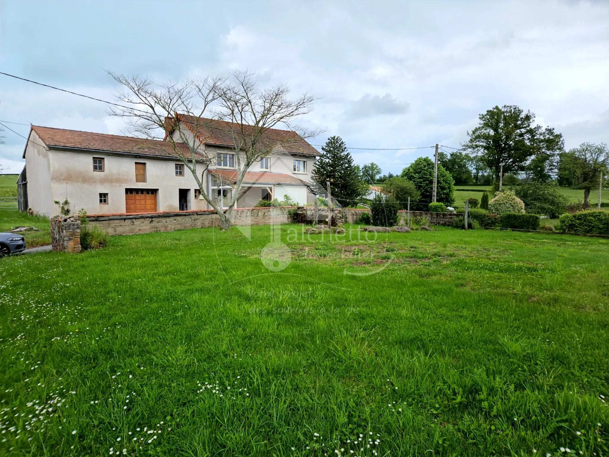 Maison familiale avec vue à Saint-Pierre-Laval 