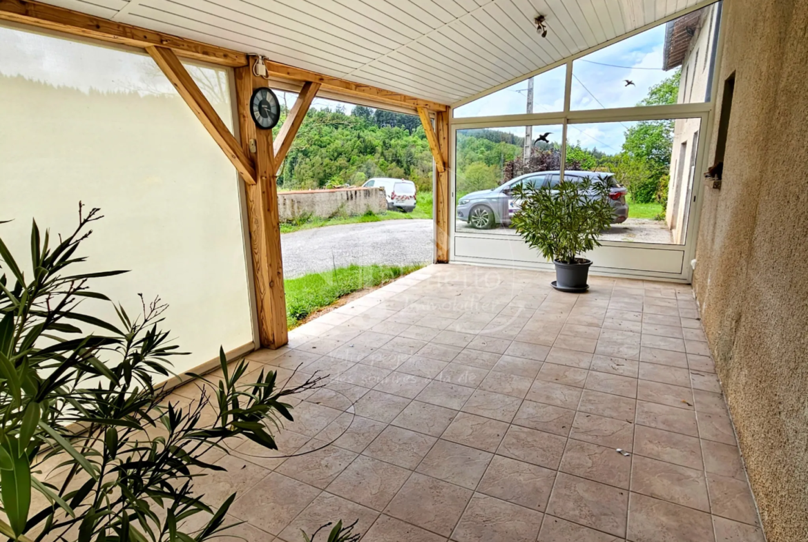 Maison familiale avec vue à Saint-Pierre-Laval 