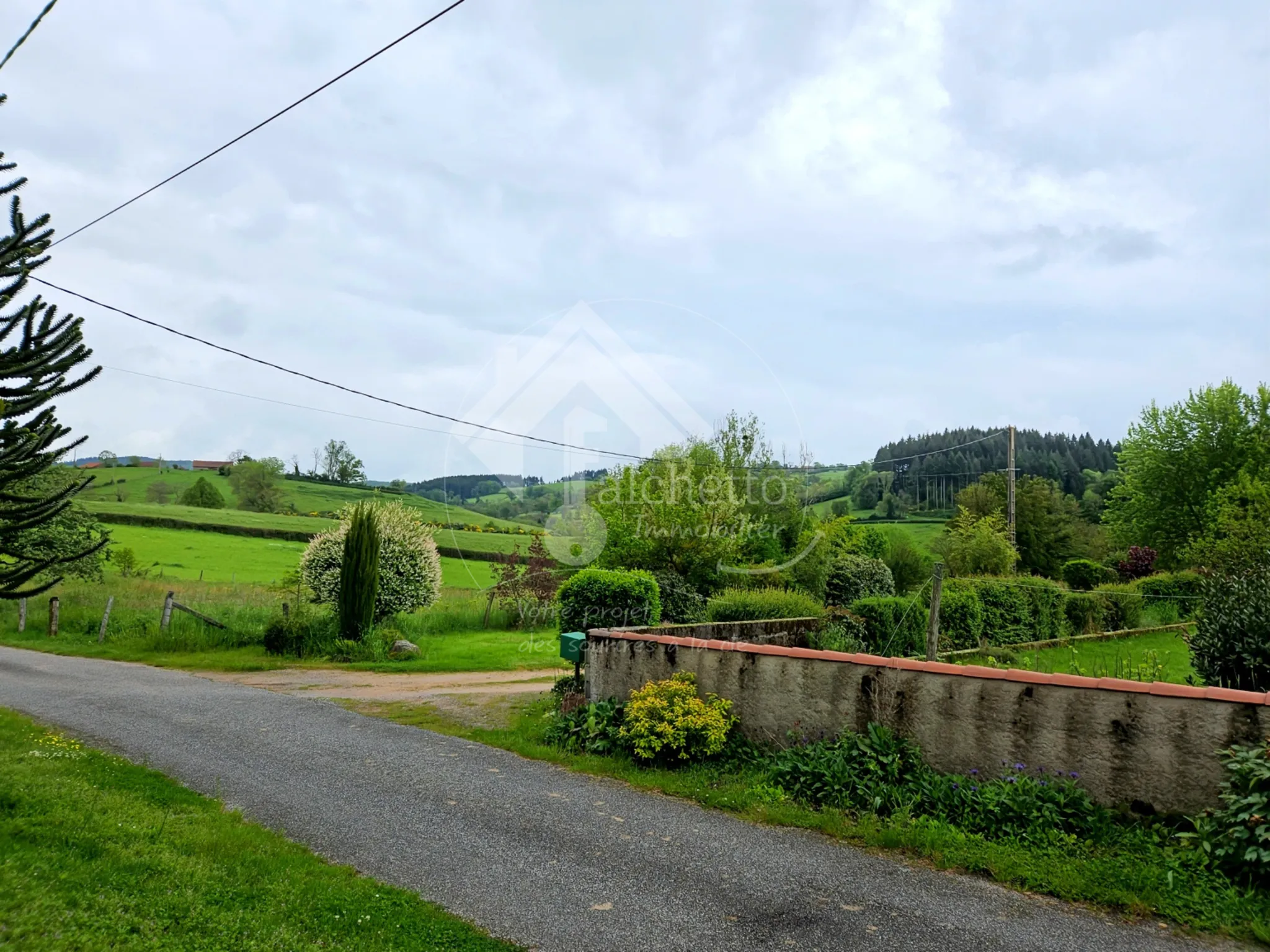 Maison familiale avec vue à Saint-Pierre-Laval 