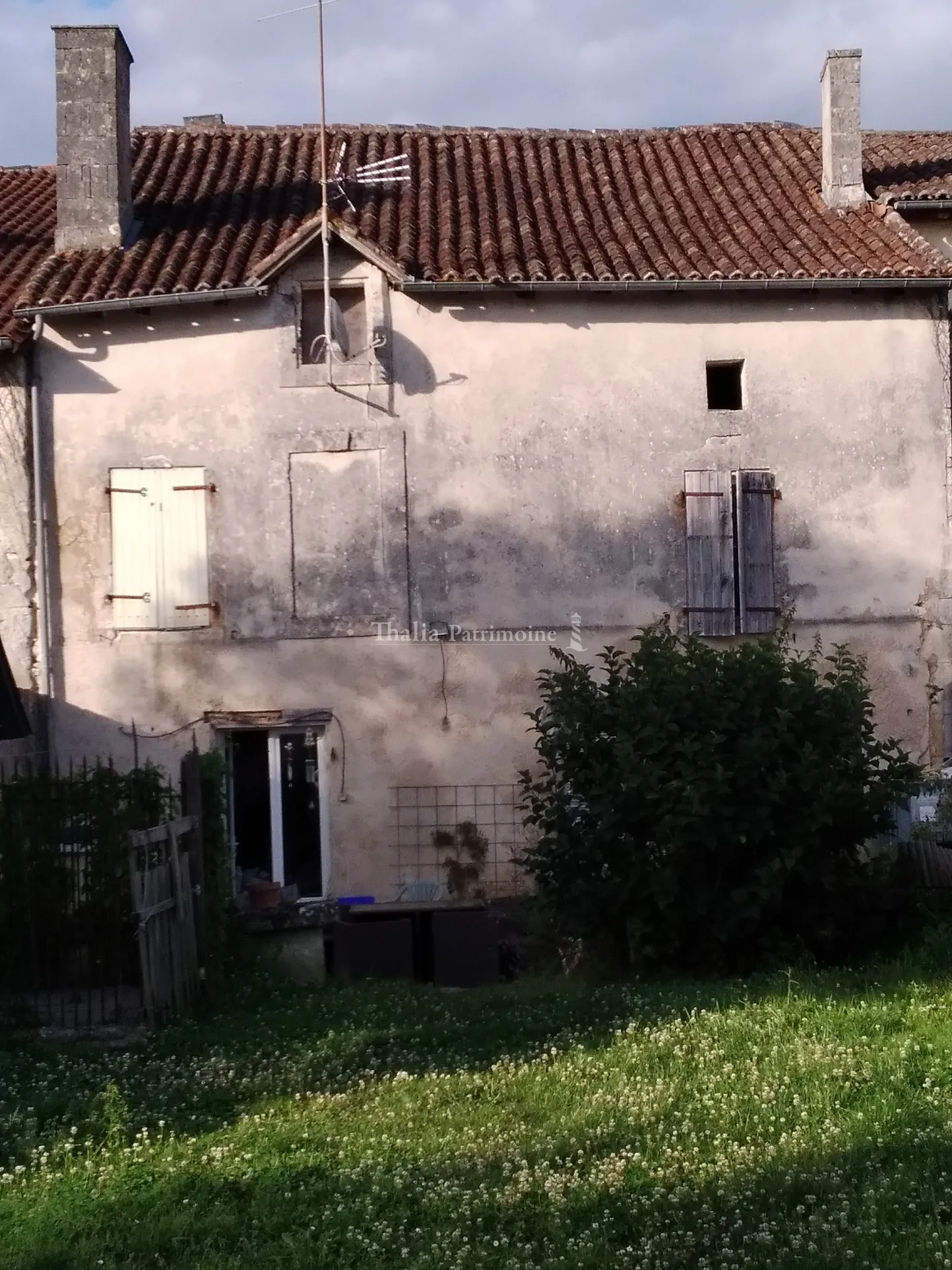 Agréable maison de ville à vendre avec grand jardin à Mareuil 