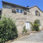 Maison en pierres avec terres à vendre à Broquiès