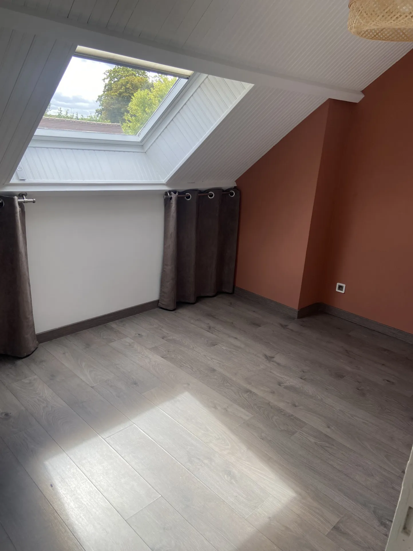 Appartement rénové avec 2 chambres à vendre à Linas 