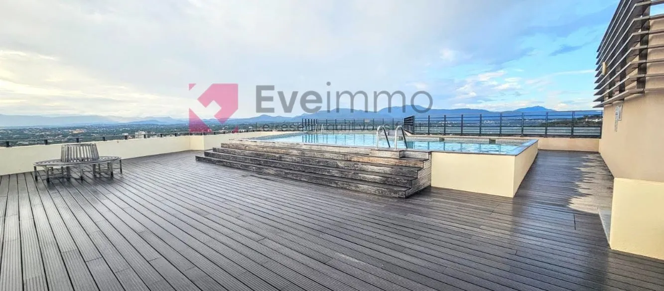 À vendre : Appartement avec piscine à Saint-Raphaël 