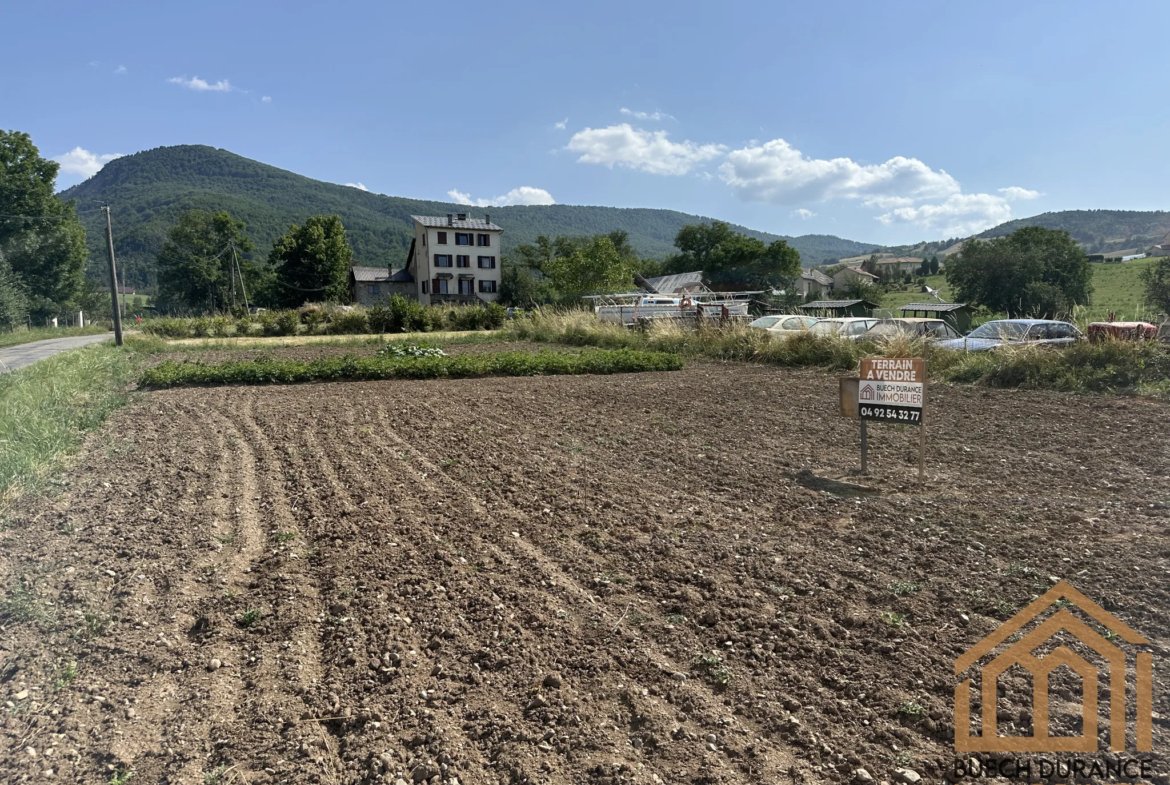 Terrain Constructible à Bellaffaire de 1016 m2 avec Vue Panoramique 