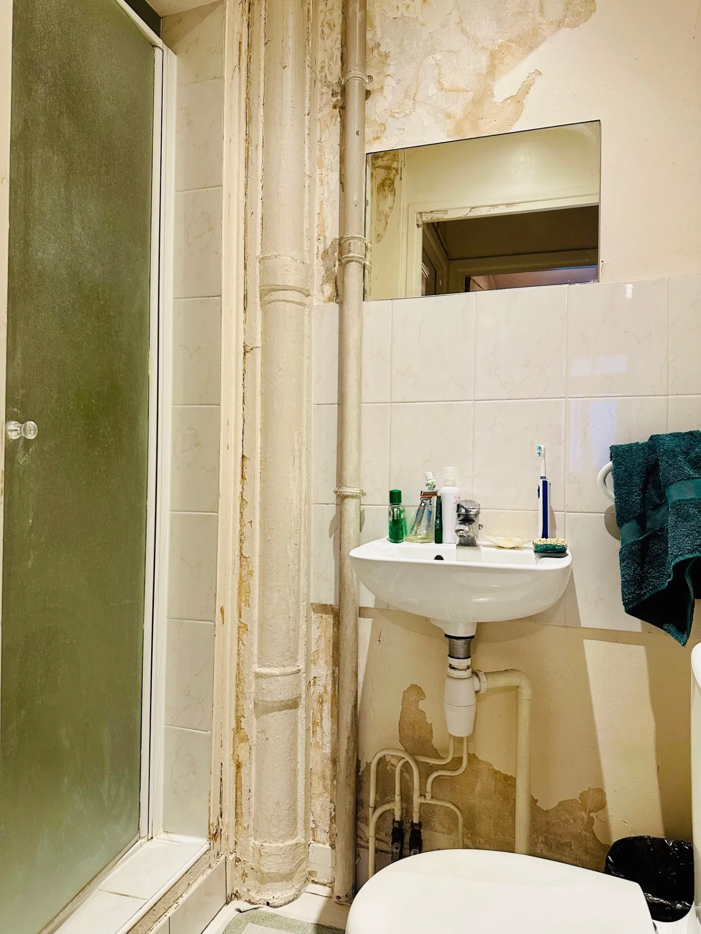 À vendre : Chambre de bonne dans un bel immeuble de 1930 à Paris 16ème 