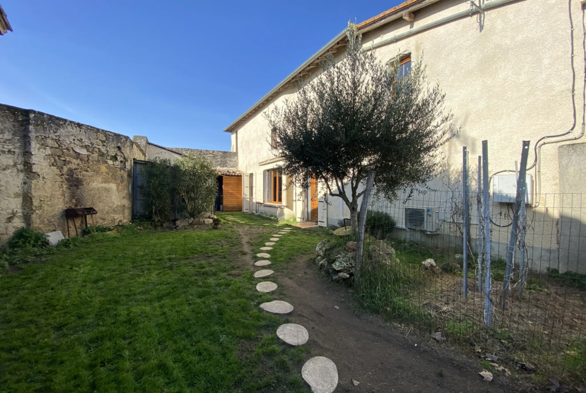 Maison de village à Fources avec jardin et bâtiment à restaurer 