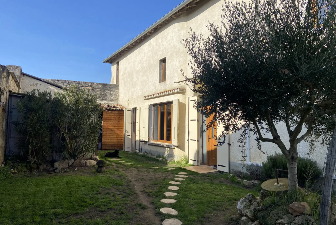 Maison de village à Fources avec jardin et bâtiment à restaurer 