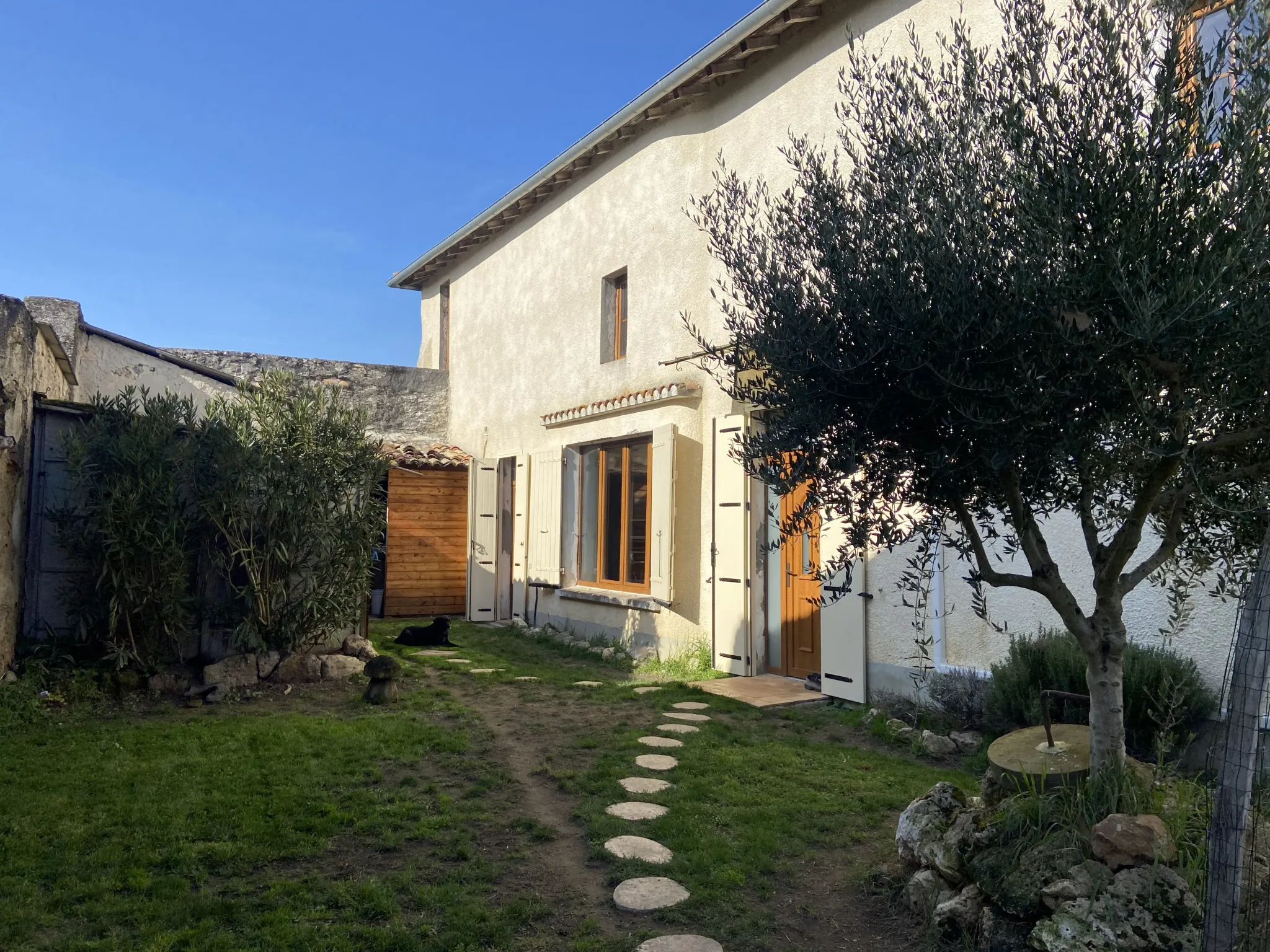 Maison de village à Fources avec jardin et bâtiment à restaurer 