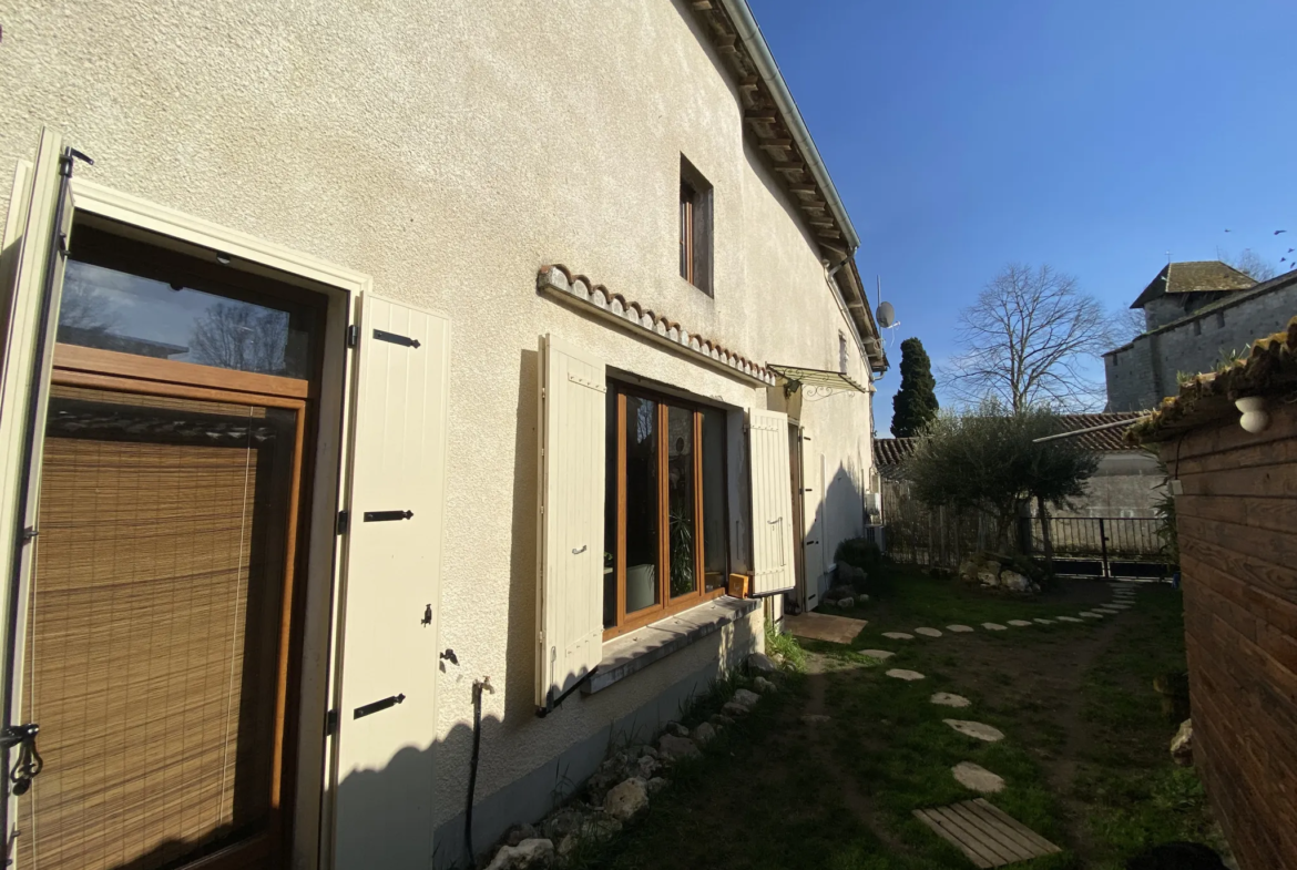 Maison de village à Fources avec jardin et bâtiment à restaurer 