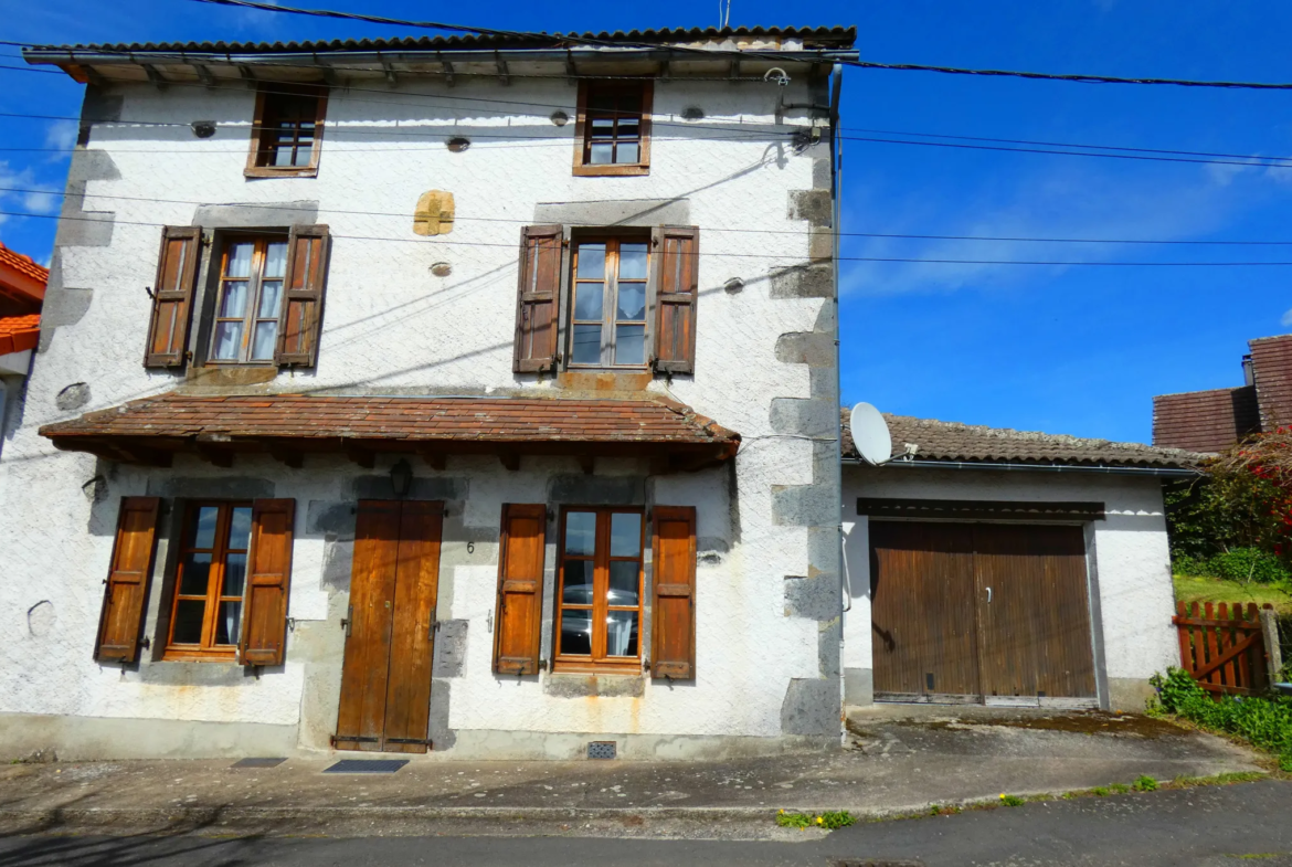 À vendre : Maison auvergnate en pierre à Aurillac - 4 chambres 