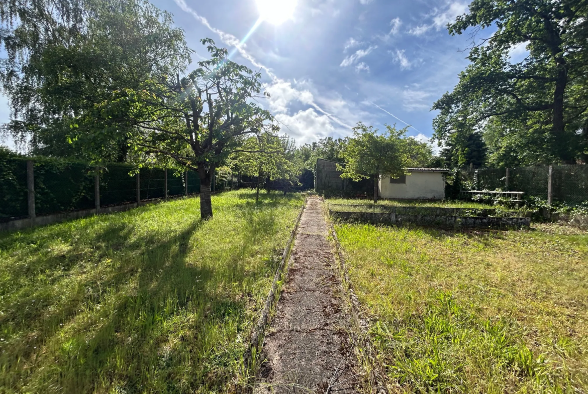 Maison 5 pièces à Morigny Champigny avec jardin et dépendances 