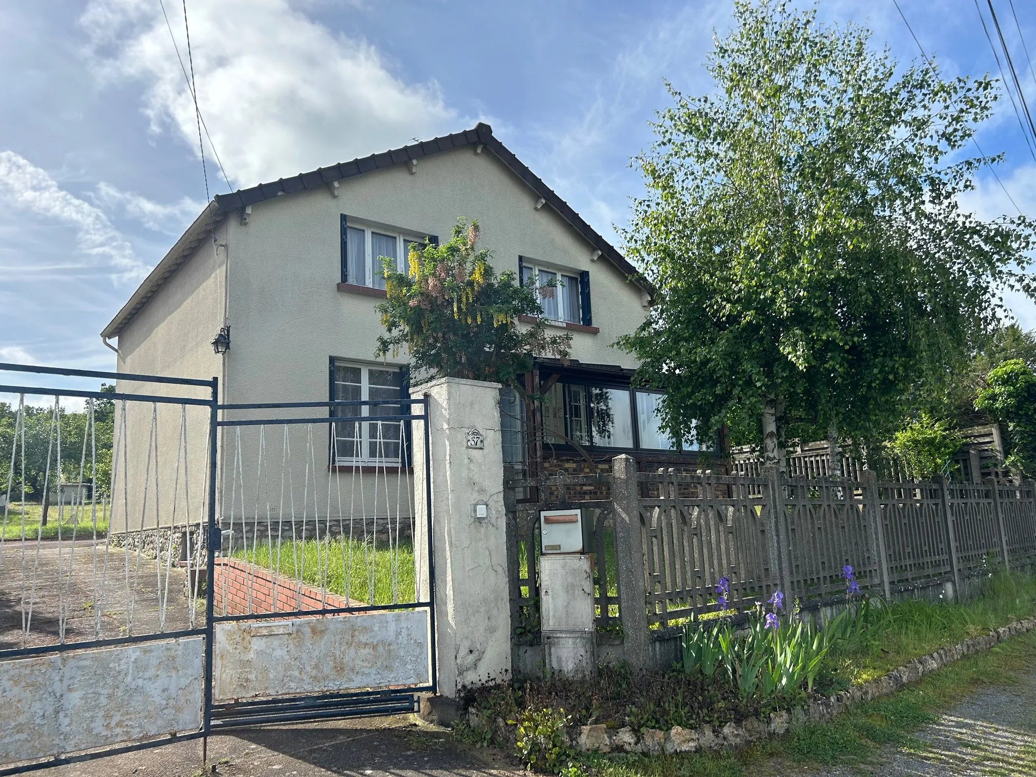 Maison 5 pièces à Morigny Champigny avec jardin et dépendances 