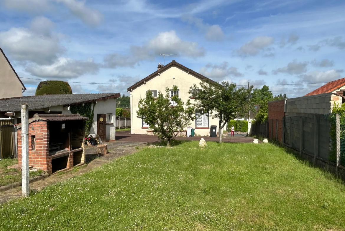 Maison 5 pièces à Morigny Champigny avec jardin et dépendances 