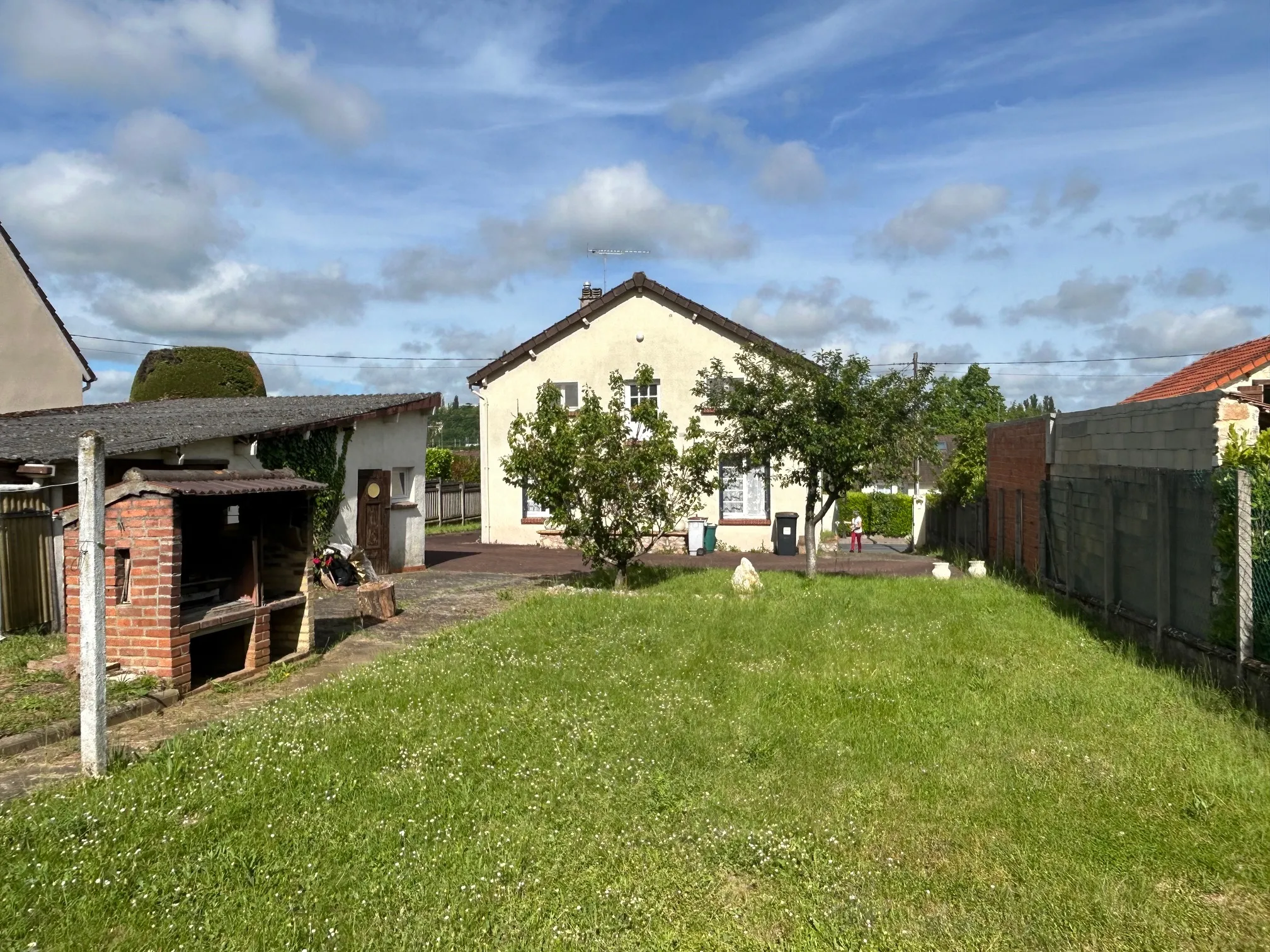 Maison 5 pièces à Morigny Champigny avec jardin et dépendances 