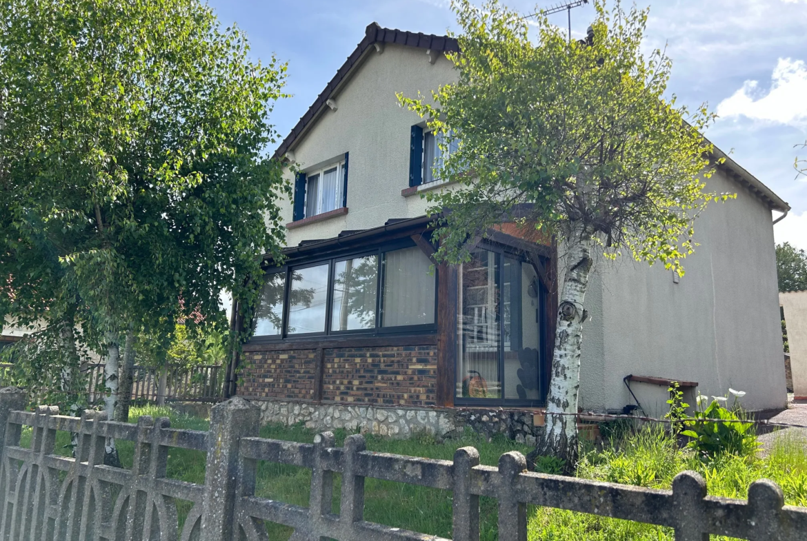 Maison 5 pièces à Morigny Champigny avec jardin et dépendances 