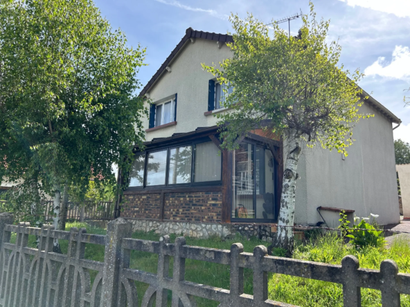 Maison 5 pièces à Morigny Champigny avec jardin et dépendances